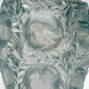 Vase « Bagatelle » verre blanc patiné bleu de René LALIQUE | Biron Vase "Bagatelle" verre blanc patiné bleu de René LALIQUE