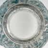 Vase « Bagatelle » verre blanc patiné bleu de René LALIQUE | Biron Vase "Bagatelle" verre blanc patiné bleu de René LALIQUE