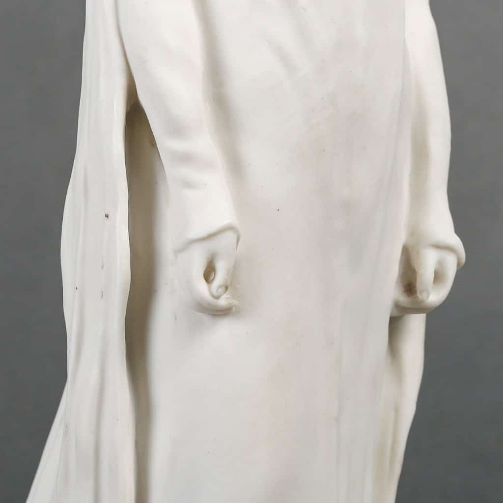 Élégant biscuit représentant un sujet féminin en pied, période Art Nouveau, signé A. Walldon, fin XIXe-XXe siècles | Biron Élégant biscuit représentant un sujet féminin en pied, période Art Nouveau, signé A. Walldon, fin XIXe-XXe siècles