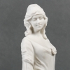 Élégant biscuit représentant un sujet féminin en pied, période Art Nouveau, signé A. Walldon, fin XIXe-XXe siècles | Biron Élégant biscuit représentant un sujet féminin en pied, période Art Nouveau, signé A. Walldon, fin XIXe-XXe siècles