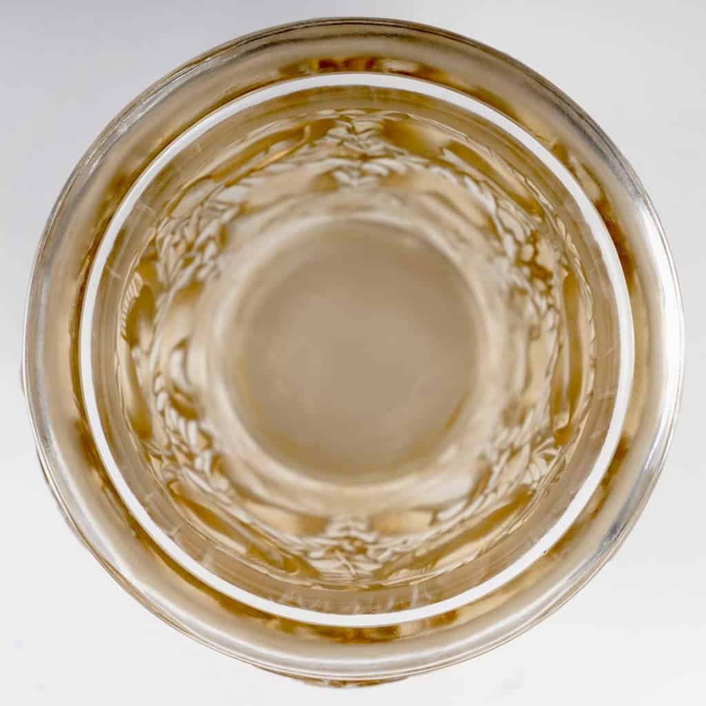 Vase « Bagatelle » verre blanc patiné sépia de René LALIQUE | Biron Vase "Bagatelle" verre blanc patiné sépia de René LALIQUE