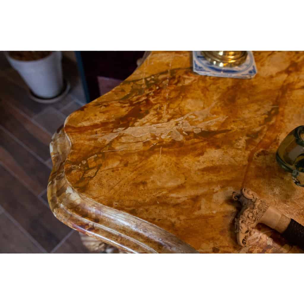 Italie XVIIIème siècle Importante console laquée et dorée à plateau à l’imitation du marbre de Sienne | Biron Italie XVIIIème siècle Importante console laquée et dorée à plateau à l’imitation du marbre de Sienne