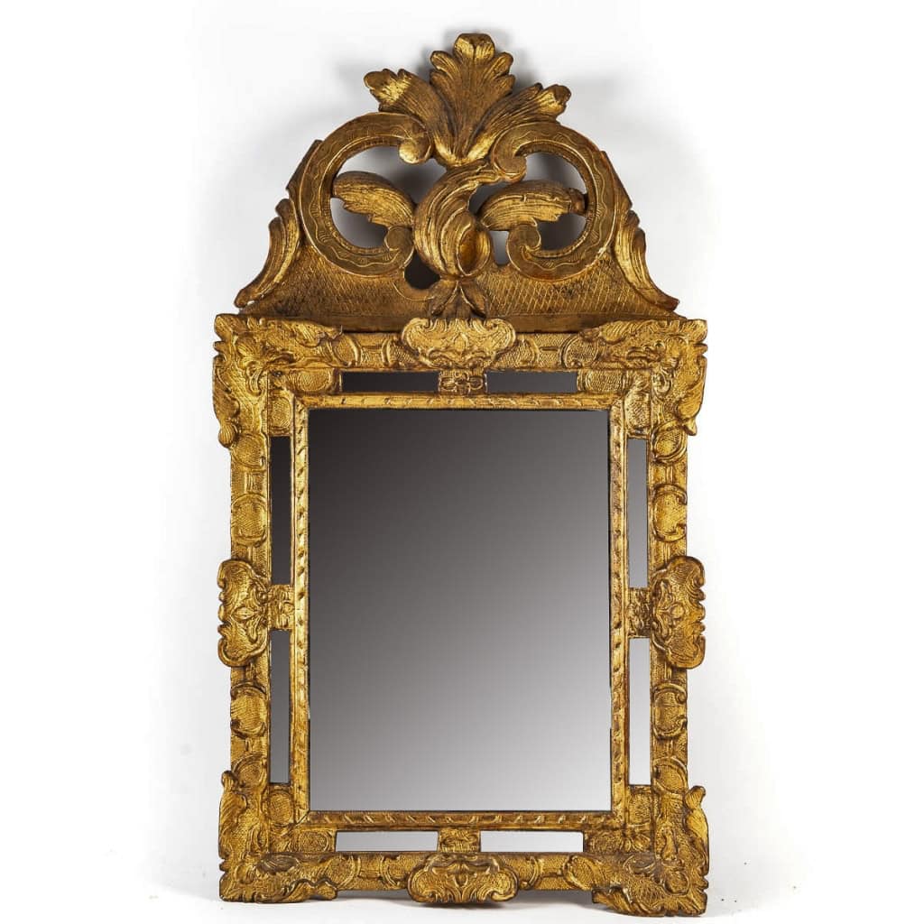 Miroir à fronton en bois sculpté et doré d’époque Régence vers 1715-1723 | Biron MLD Antiquités|MLD Antiquités|MLD Antiquités|MLD Antiquités|MLD Antiquités|MLD Antiquités|MLD Antiquités||
