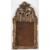 Miroir à fronton en bois sculpté et doré d’époque Régence vers 1715-1723 | Biron Miroir à fronton en bois sculpté et doré d’époque Régence vers 1715-1723