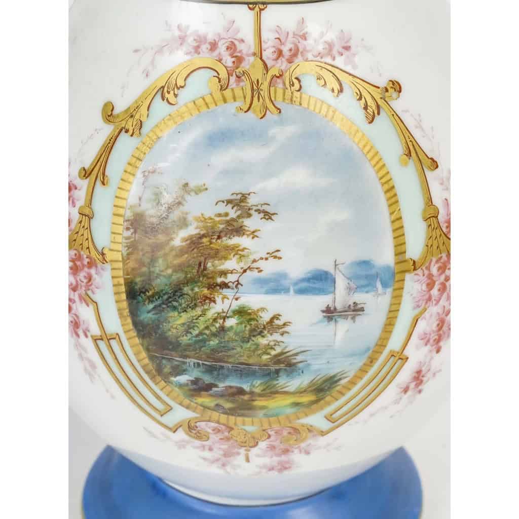 Important Broc à Eau en Porcelaine Vieux Paris, XIXème Siècle. | Biron Important Broc à Eau en Porcelaine Vieux Paris, XIXème Siècle.