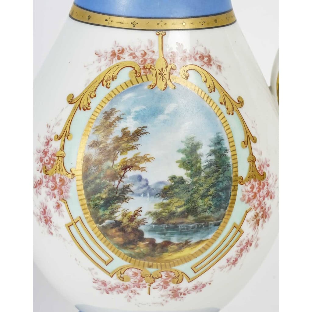 Important Broc à Eau en Porcelaine Vieux Paris, XIXème Siècle. | Biron Important Broc à Eau en Porcelaine Vieux Paris, XIXème Siècle.