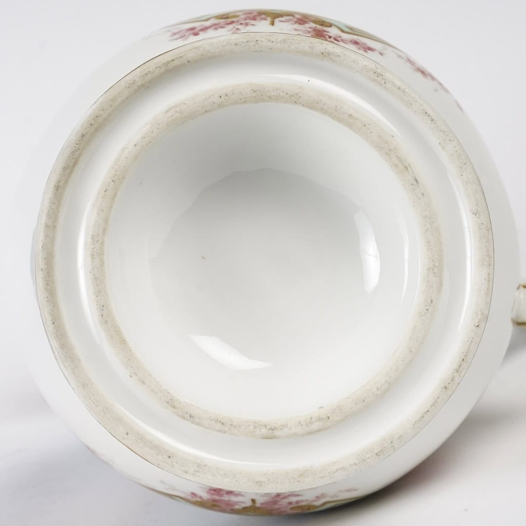 Important Broc à Eau en Porcelaine Vieux Paris, XIXème Siècle. | Biron Important Broc à Eau en Porcelaine Vieux Paris, XIXème Siècle.