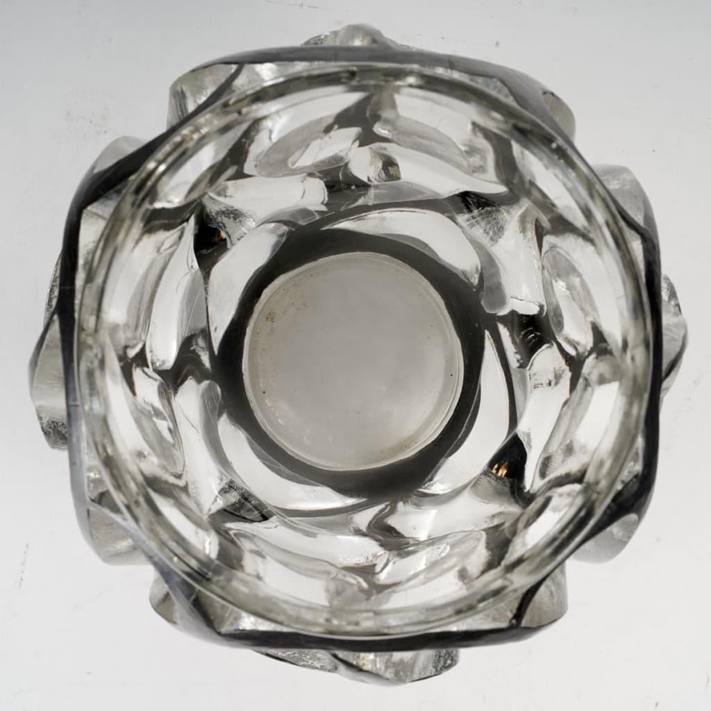 Vase « Tourbillons » verre blanc émaillé noir de René LALIQUE | Biron Vase "Tourbillons" verre blanc émaillé noir de René LALIQUE