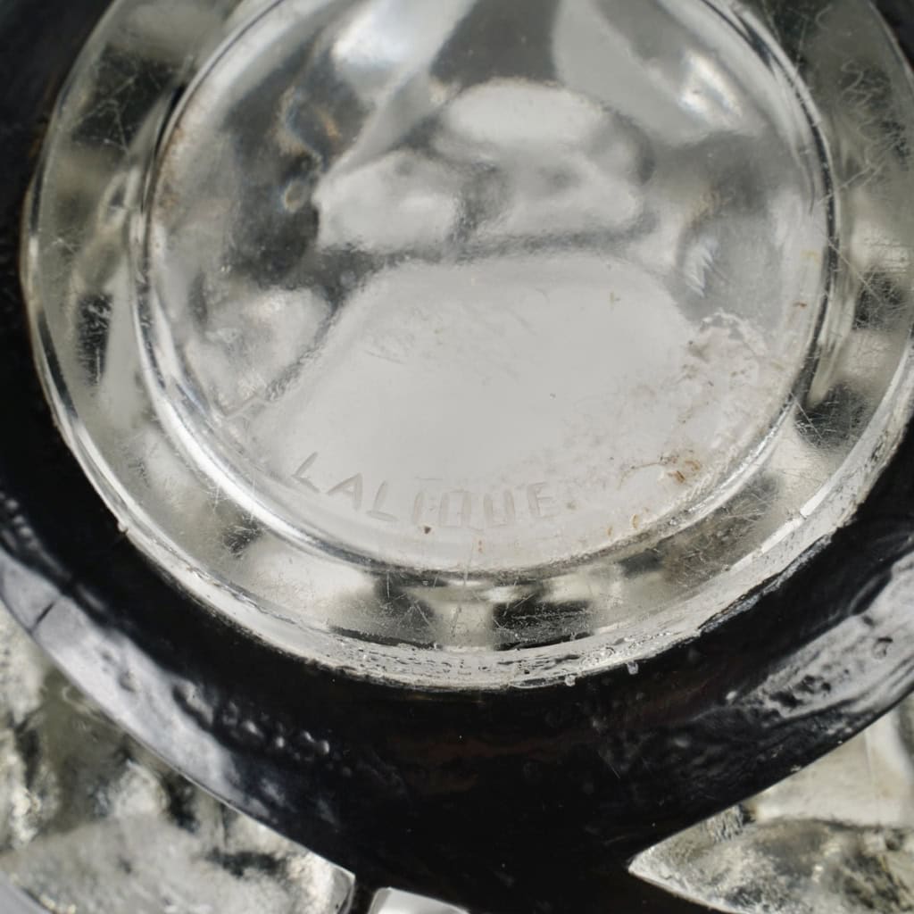 Vase « Tourbillons » verre blanc émaillé noir de René LALIQUE | Biron Vase "Tourbillons" verre blanc émaillé noir de René LALIQUE