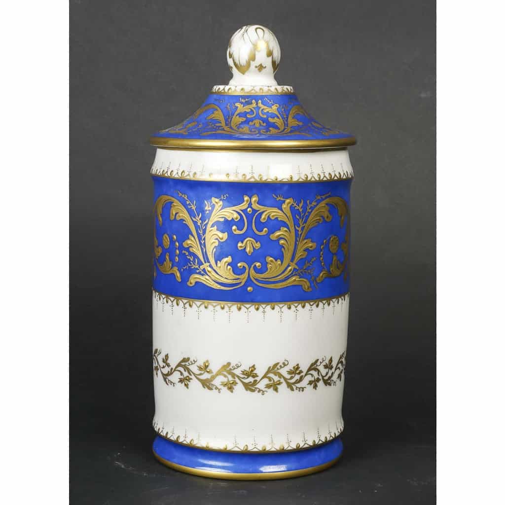 Pot bleu et or en porcelaine par Le Tallec, XXème siècle | Biron Pot bleu et or en porcelaine par Le Tallec, XXème siècle