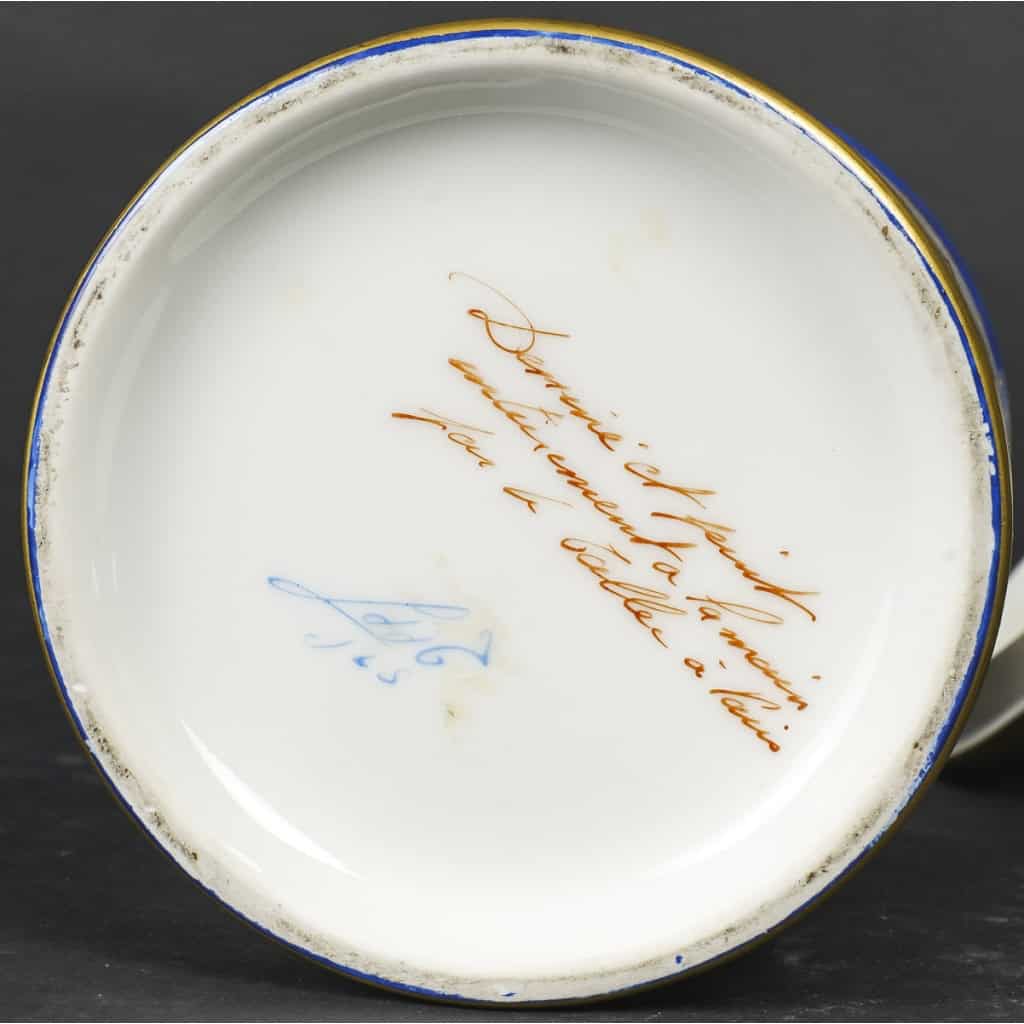 Pot bleu et or en porcelaine par Le Tallec, XXème siècle | Biron Pot bleu et or en porcelaine par Le Tallec, XXème siècle