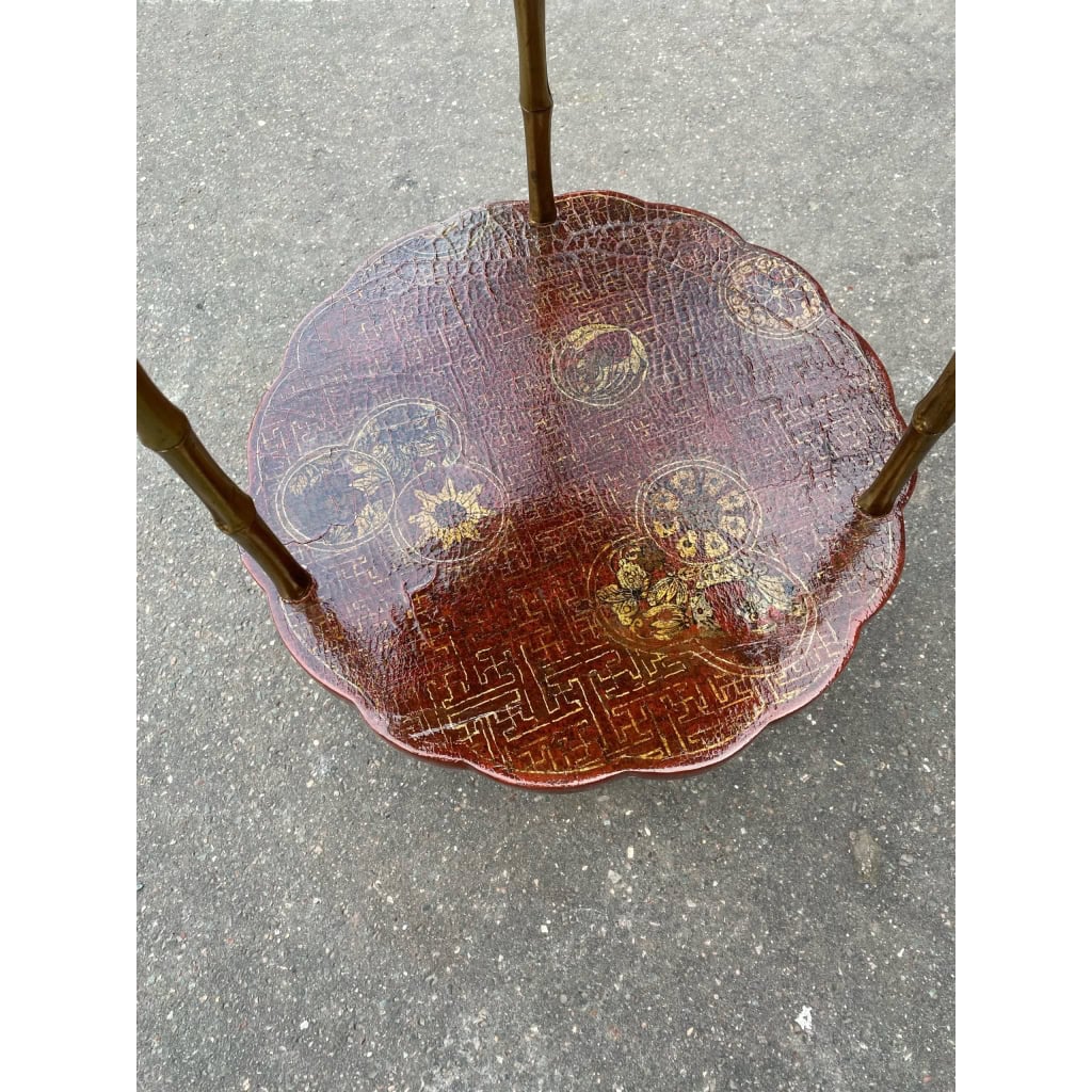 1950/70′ Guéridon Maison Baguès Décor Bambou en Bronze Doré Avec Plateaux Laque de Chine Rouge Et Or | Biron 1950/70′ Guéridon Maison Baguès Décor Bambou en Bronze Doré Avec Plateaux Laque de Chine Rouge Et Or
