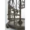 Lampe à Poser Représentant un Escalier en Colimaçon en Métal Patiné Brun, XXème Siècle. | Biron Lampe à Poser Représentant un Escalier en Colimaçon en Métal Patiné Brun, XXème Siècle.