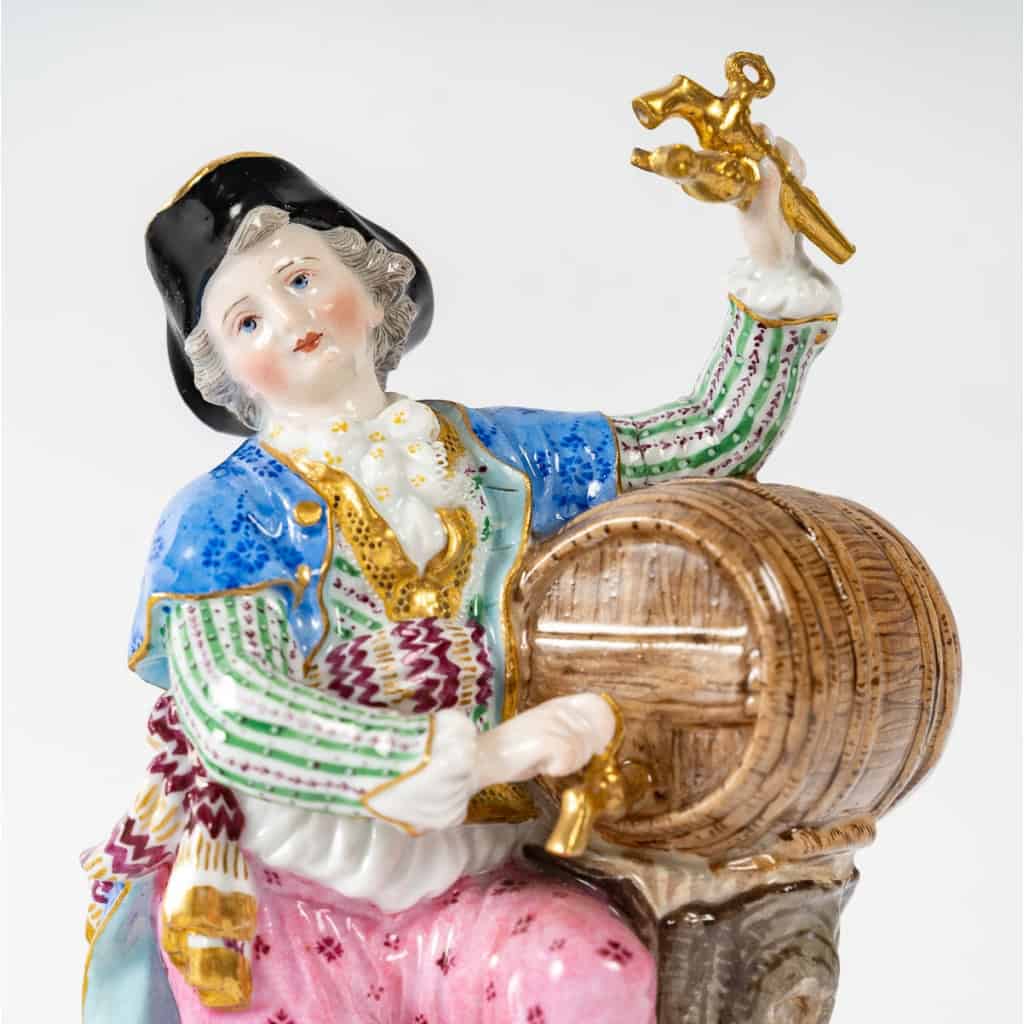 Sujet en porcelaine de Saxe de la manufacture de Meissen, représentant un vigneron, XIXe siècle. | Biron Sujet en porcelaine de Saxe de la manufacture de Meissen, représentant un vigneron, XIXe siècle.