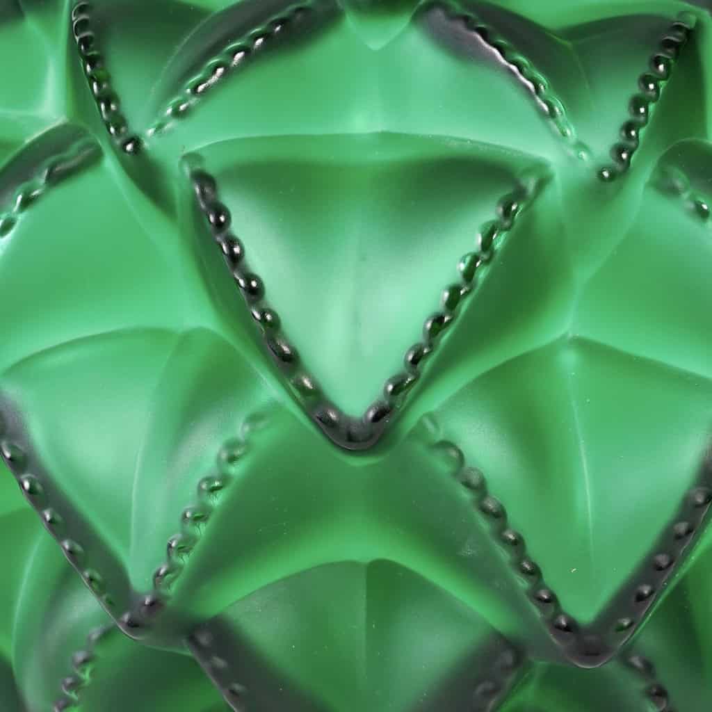Vase « Languedoc » cristal vert émeraude de LALIQUE FRANCE | Biron Vase "Languedoc" cristal vert émeraude de LALIQUE FRANCE