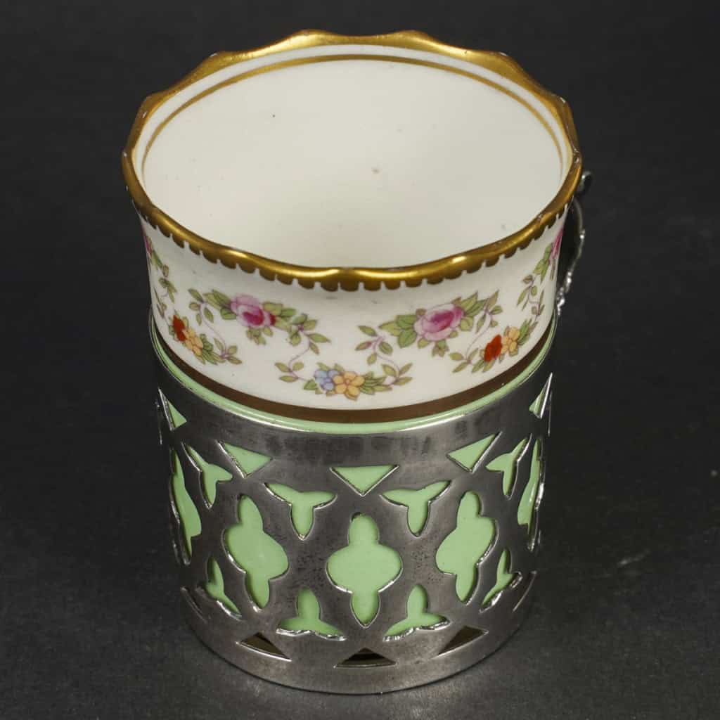 Ensemble de tasses en porcelaine et argent, Angleterre, AYNSLEY, XIXème siècle | Biron Ensemble de tasses en porcelaine et argent, Angleterre, AYNSLEY, XIXème siècle