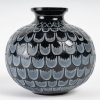 Vase « Grenade » verre noir patiné blanc de René LALIQUE | Biron ||||||