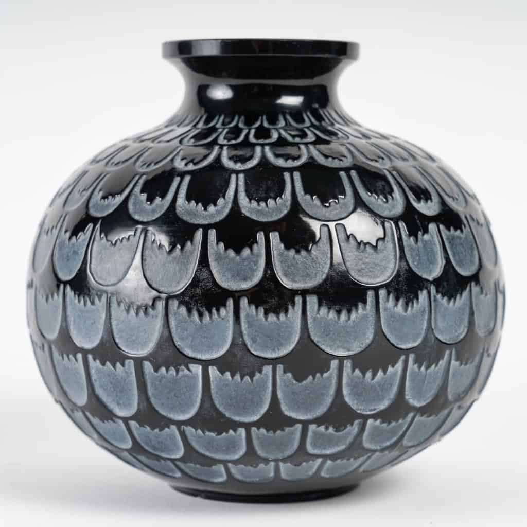 Vase « Grenade » verre noir patiné blanc de René LALIQUE | Biron ||||||