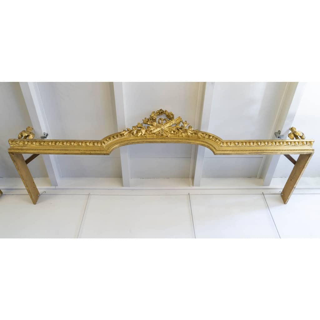Paire de cantonnières en bois doré. | Biron |||||||||