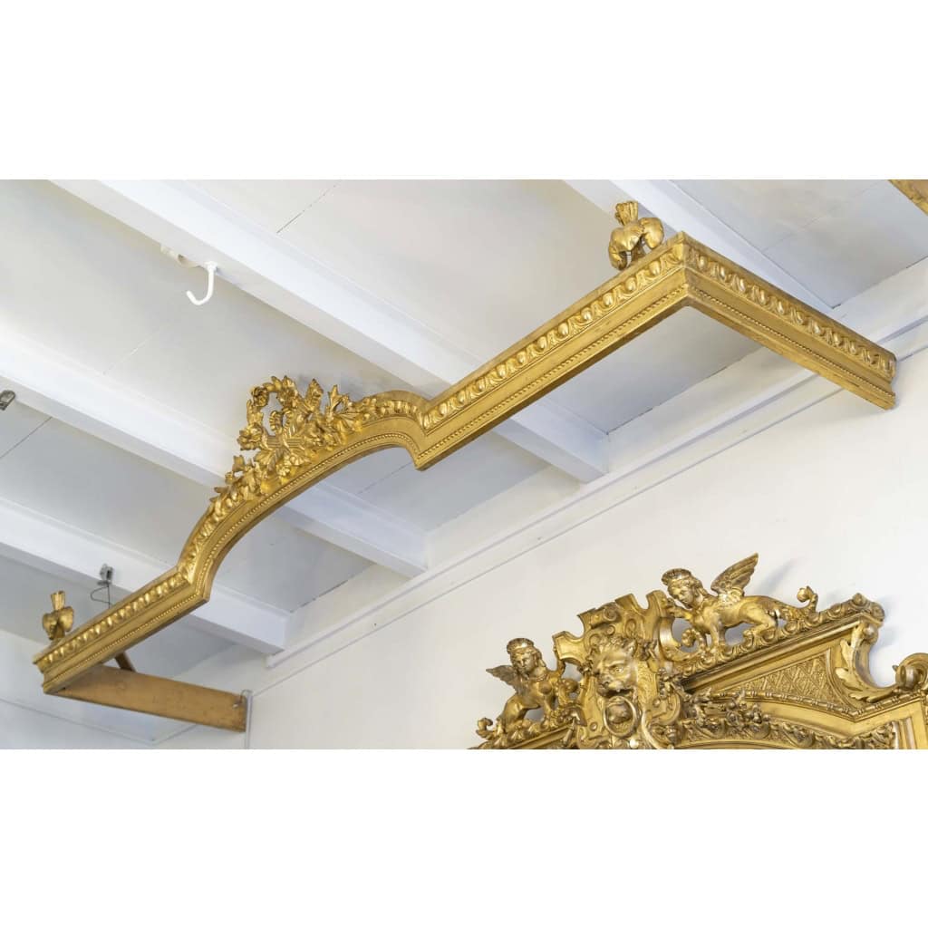 Paire de cantonnières en bois doré. | Biron Paire de cantonnières en bois doré.