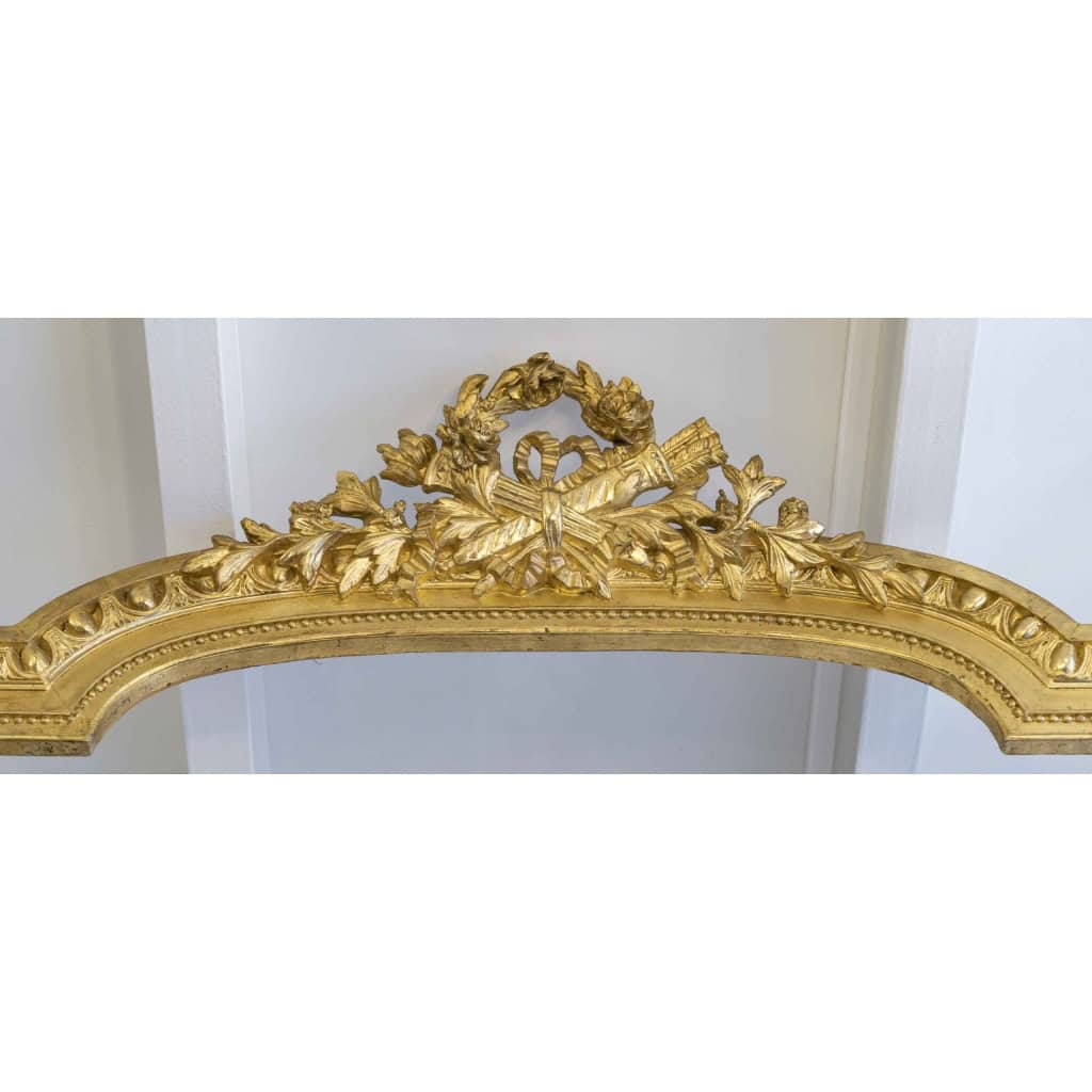 Paire de cantonnières en bois doré. | Biron Paire de cantonnières en bois doré.
