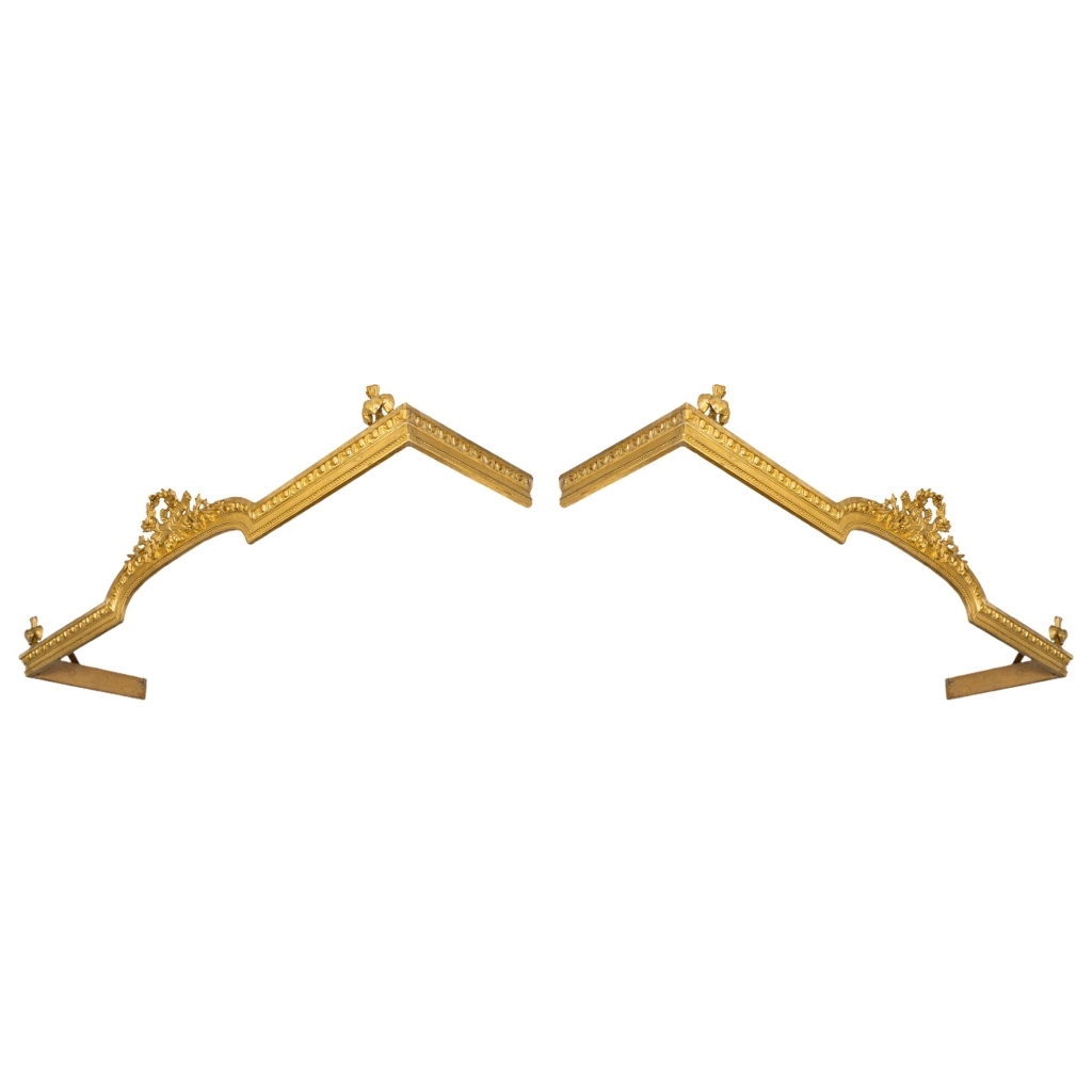 Paire de cantonnières en bois doré. | Biron Paire de cantonnières en bois doré.