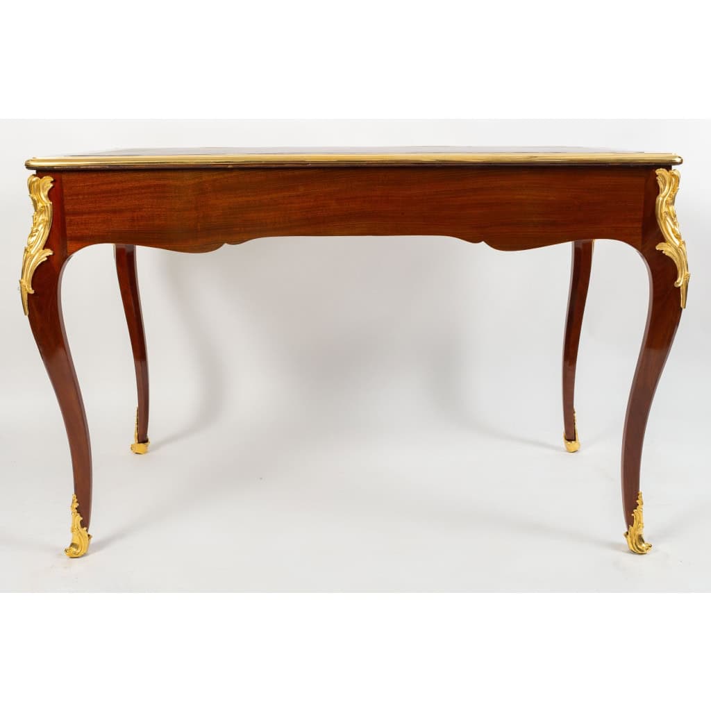 Bureau de style Louis XV d’époque Napoléon III (1848 – 1870). | Biron Bureau de style Louis XV d'époque Napoléon III (1848 - 1870).