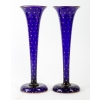 Paire de vases soliflores bleus en cristal, à décor d’étoiles dorées, manufacture de Baccarat, XIXe siècle | Biron ||||||||
