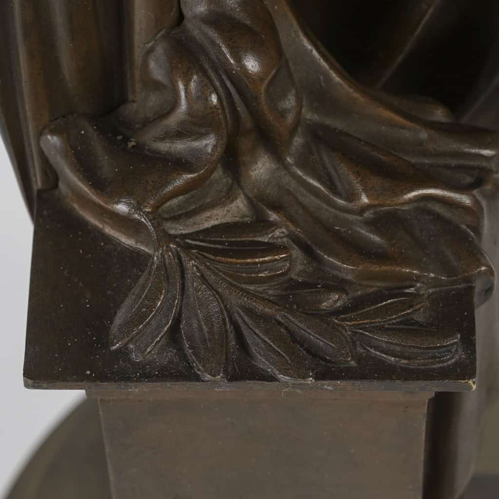 Belle et importante sculpture en ronde-bosse représentant l’Auguste Empereur Jules César. Bronze d’édition à patine cuivrée, travail du XIXe siècle. | Biron Belle et importante sculpture en ronde-bosse représentant l’Auguste Empereur Jules César. Bronze d’édition à patine cuivrée, travail du XIXe siècle.