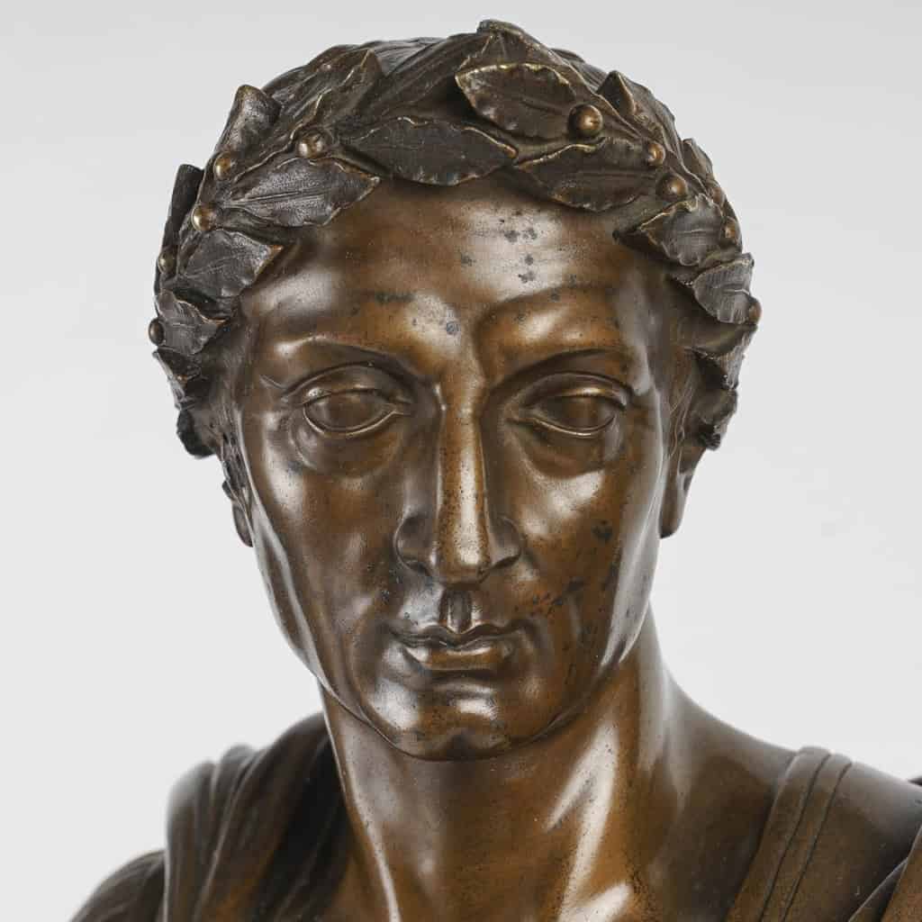 Belle et importante sculpture en ronde-bosse représentant l’Auguste Empereur Jules César. Bronze d’édition à patine cuivrée, travail du XIXe siècle. | Biron Belle et importante sculpture en ronde-bosse représentant l’Auguste Empereur Jules César. Bronze d’édition à patine cuivrée, travail du XIXe siècle.