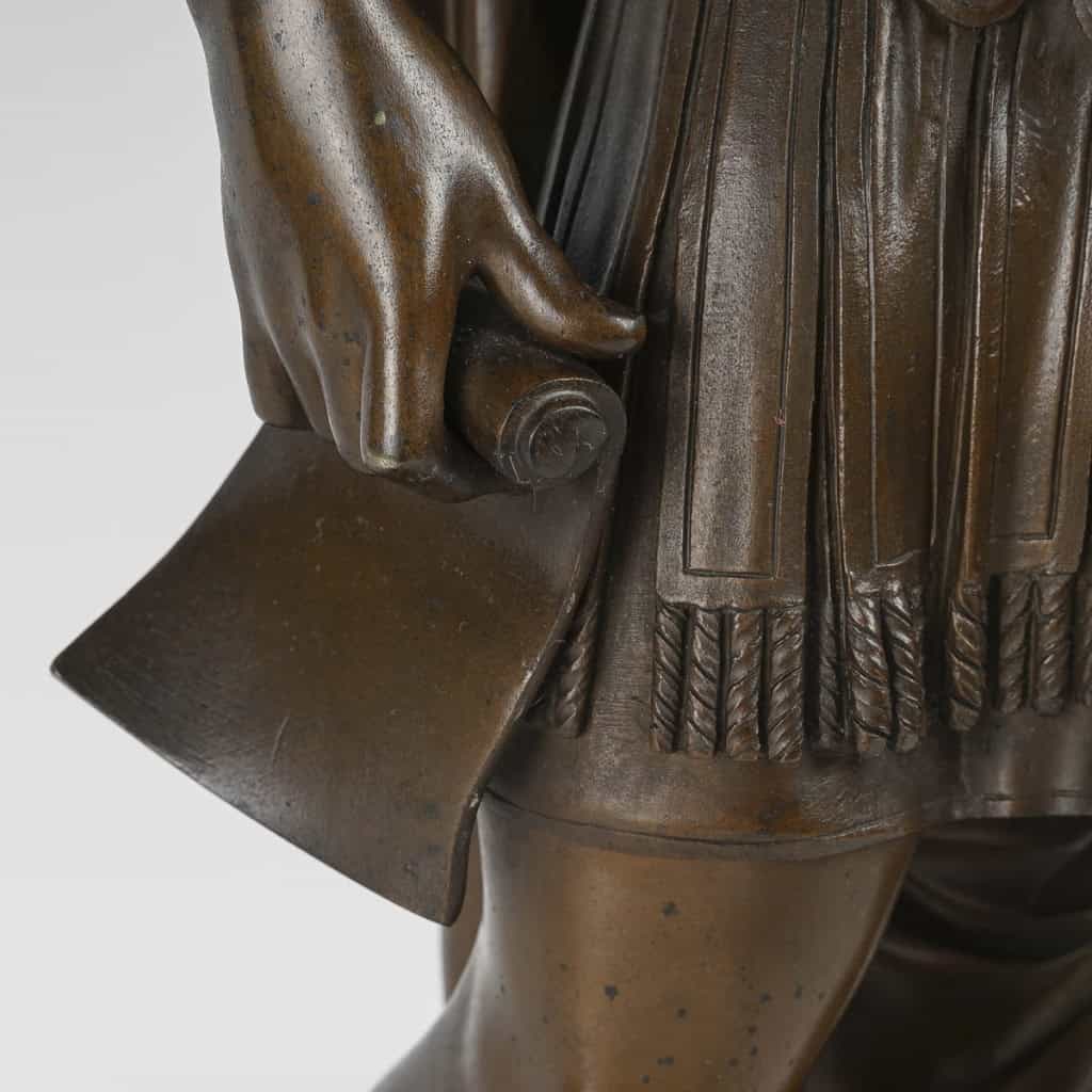 Belle et importante sculpture en ronde-bosse représentant l’Auguste Empereur Jules César. Bronze d’édition à patine cuivrée, travail du XIXe siècle. | Biron Belle et importante sculpture en ronde-bosse représentant l’Auguste Empereur Jules César. Bronze d’édition à patine cuivrée, travail du XIXe siècle.