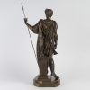 Belle et importante sculpture en ronde-bosse représentant l’Auguste Empereur Jules César. Bronze d’édition à patine cuivrée, travail du XIXe siècle. | Biron Belle et importante sculpture en ronde-bosse représentant l’Auguste Empereur Jules César. Bronze d’édition à patine cuivrée, travail du XIXe siècle.