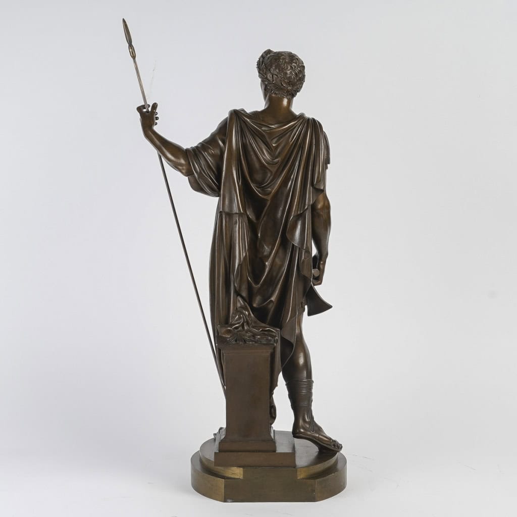 Belle et importante sculpture en ronde-bosse représentant l’Auguste Empereur Jules César. Bronze d’édition à patine cuivrée, travail du XIXe siècle. | Biron Belle et importante sculpture en ronde-bosse représentant l’Auguste Empereur Jules César. Bronze d’édition à patine cuivrée, travail du XIXe siècle.
