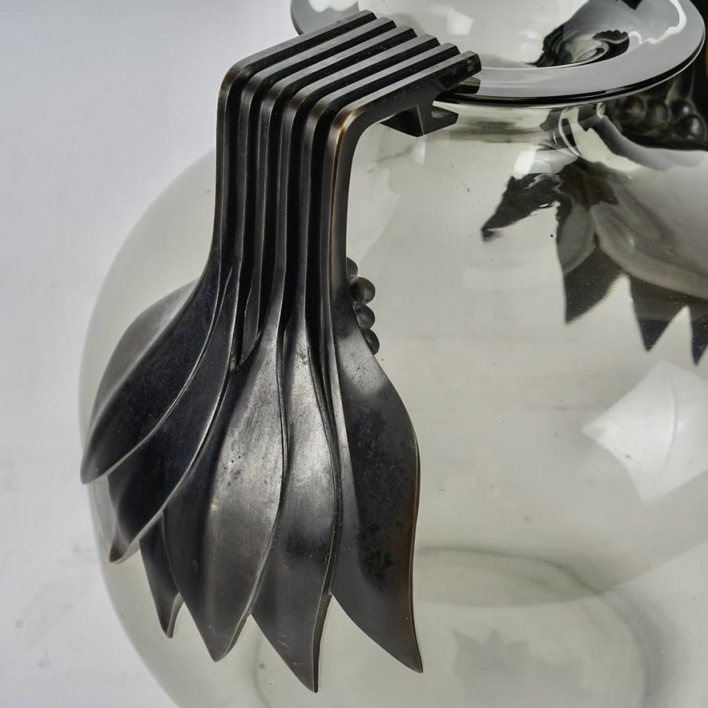 Vase « Senlis » verre gris clair et bronze patiné de René LALIQUE | Biron Vase "Senlis" verre gris clair et bronze patiné de René LALIQUE