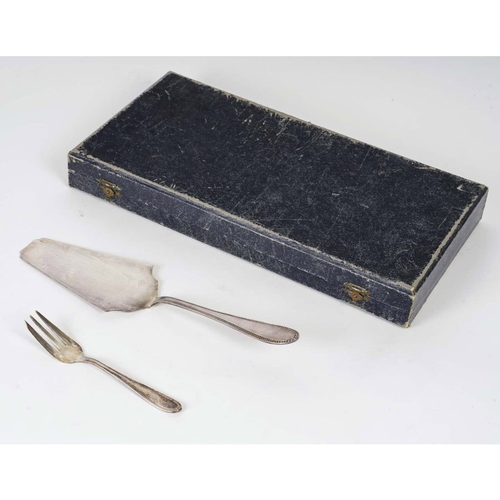Ensemble à Dessert de la Maison d’orfèvre Le Chardon, XXème Siècle. | Biron Ensemble à Dessert de la Maison d’orfèvre Le Chardon, XXème Siècle.