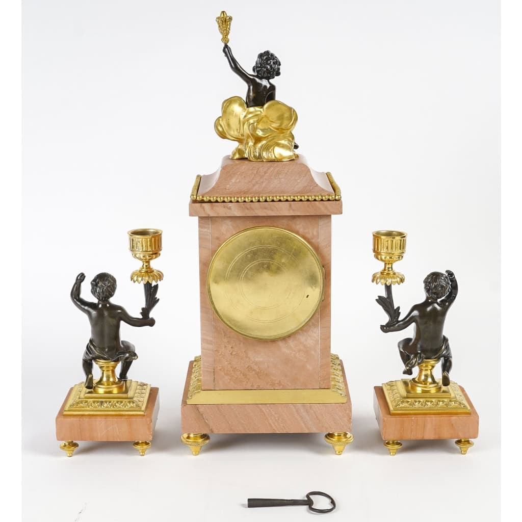 Une Garniture De Cheminée En Bronze Doré Et Marbre Fin XIXème Siècle | Biron Une Garniture De Cheminée En Bronze Doré Et Marbre Fin XIXème Siècle