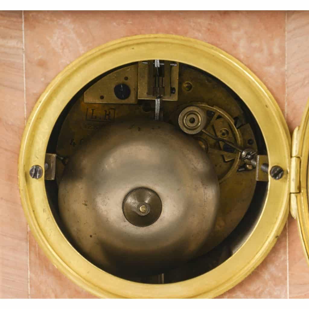 Une Garniture De Cheminée En Bronze Doré Et Marbre Fin XIXème Siècle | Biron Une Garniture De Cheminée En Bronze Doré Et Marbre Fin XIXème Siècle