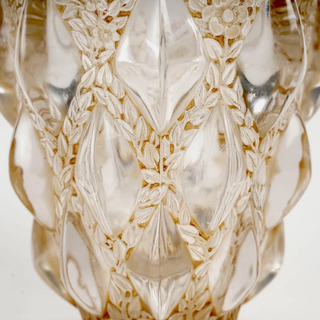 Vase « Rampillon » verre blanc patiné sépia de René LALIQUE | Biron Vase "Rampillon" verre blanc patiné sépia de René LALIQUE