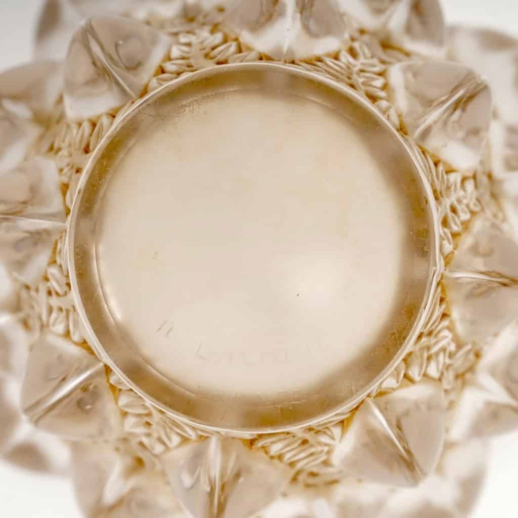 Vase « Rampillon » verre blanc patiné sépia de René LALIQUE | Biron Vase "Rampillon" verre blanc patiné sépia de René LALIQUE