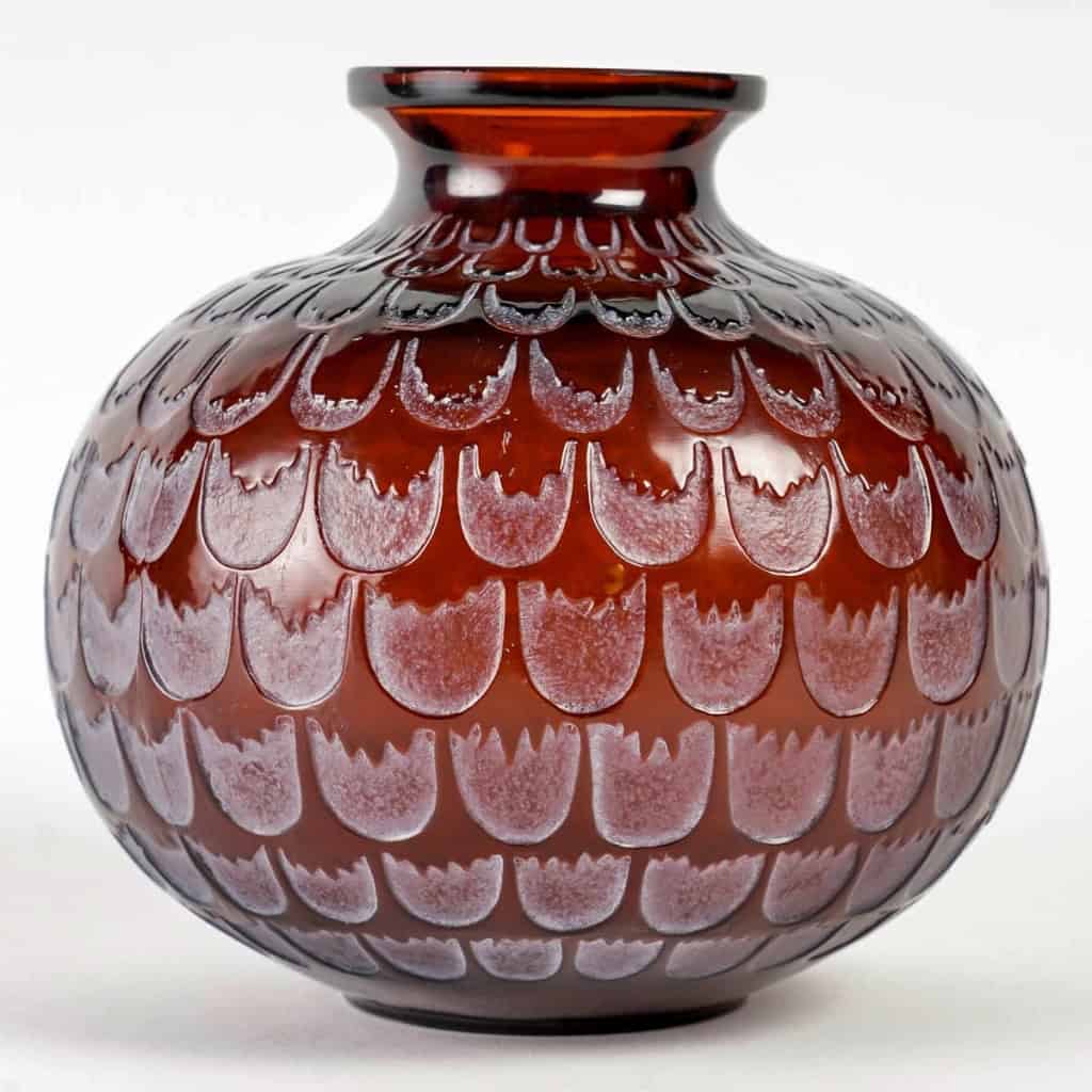 Vase « Grenade » verre rouge ambré patiné blanc de René LALIQUE | Biron Vase "Grenade" verre rouge ambré patiné blanc de René LALIQUE