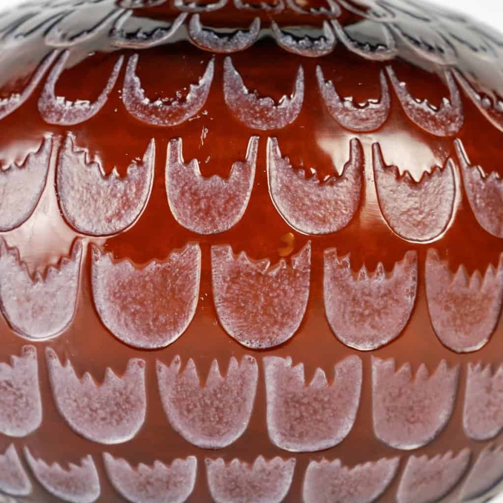 Vase « Grenade » verre rouge ambré patiné blanc de René LALIQUE | Biron Vase "Grenade" verre rouge ambré patiné blanc de René LALIQUE