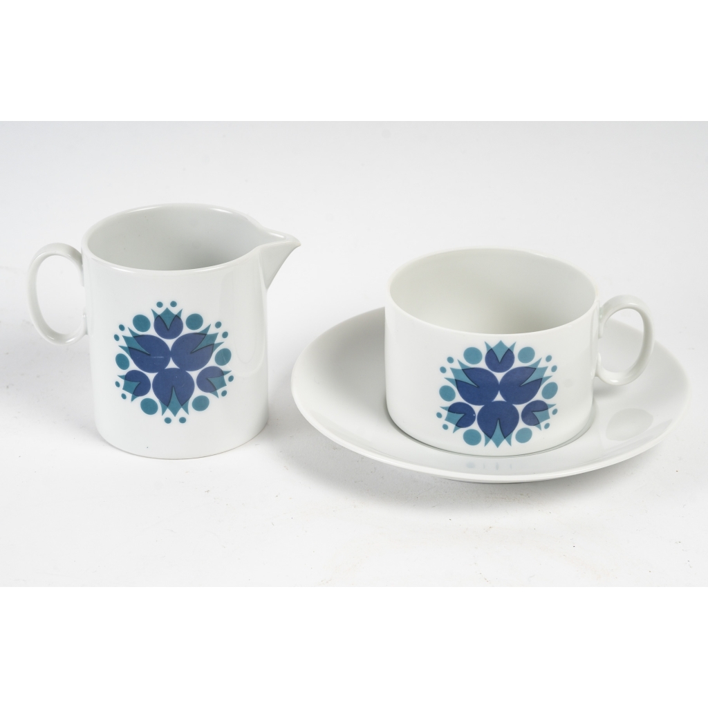 4 tasses et sous-tasses en porcelaine des années 1960 de la Maison Thomas | Biron 4 tasses et sous-tasses en porcelaine des années 1960 de la Maison Thomas