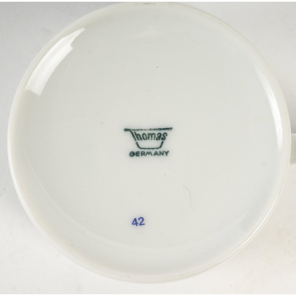 4 tasses et sous-tasses en porcelaine des années 1960 de la Maison Thomas | Biron 4 tasses et sous-tasses en porcelaine des années 1960 de la Maison Thomas