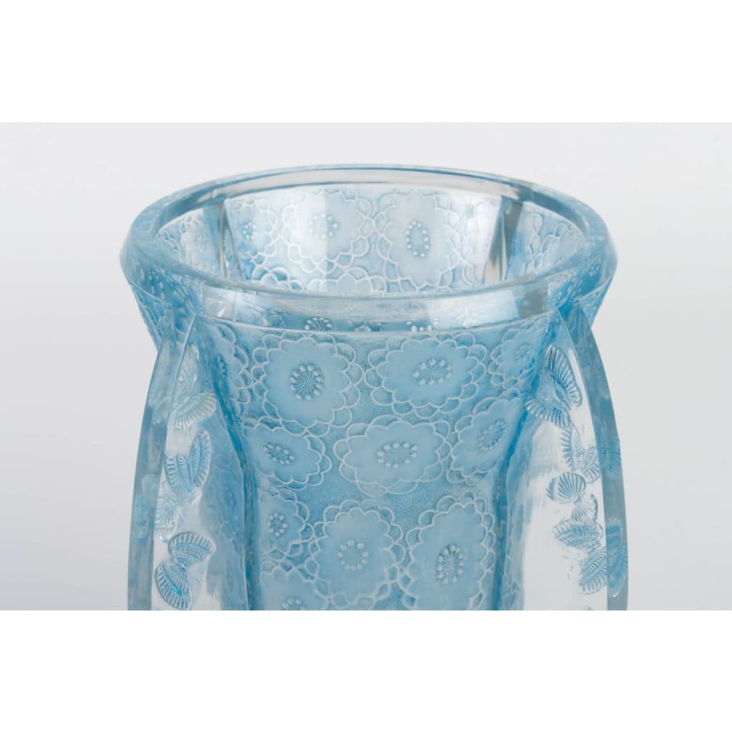 René LALIQUE (1860 – 1945) Vase « Papillons » – 1936 | Biron René LALIQUE (1860 - 1945) Vase "Papillons" - 1936