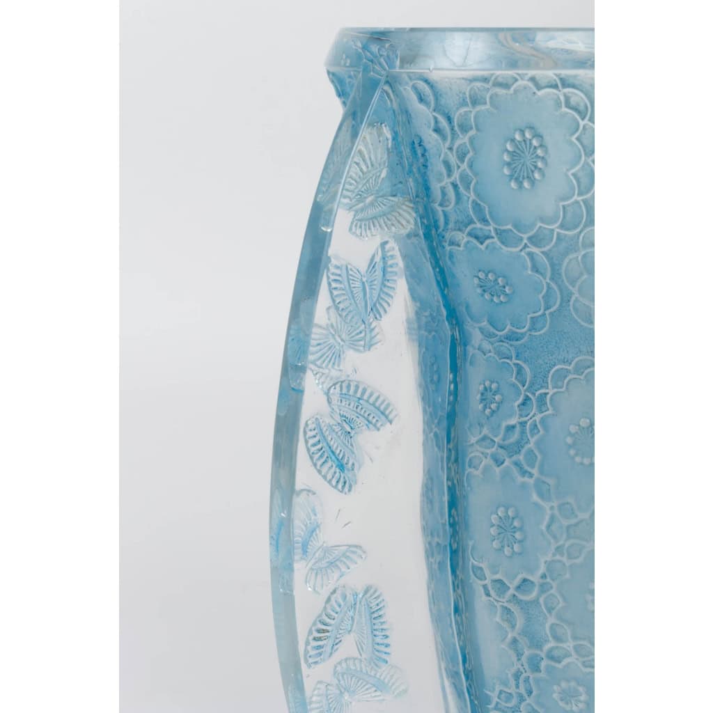 René LALIQUE (1860 – 1945) Vase « Papillons » – 1936 | Biron René LALIQUE (1860 - 1945) Vase "Papillons" - 1936