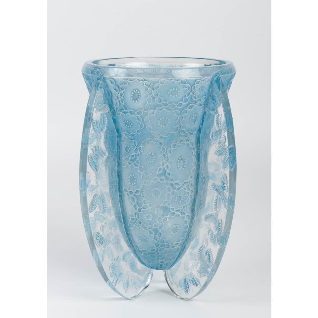 René LALIQUE (1860 – 1945) Vase « Papillons » – 1936 | Biron René LALIQUE (1860 - 1945) Vase "Papillons" - 1936