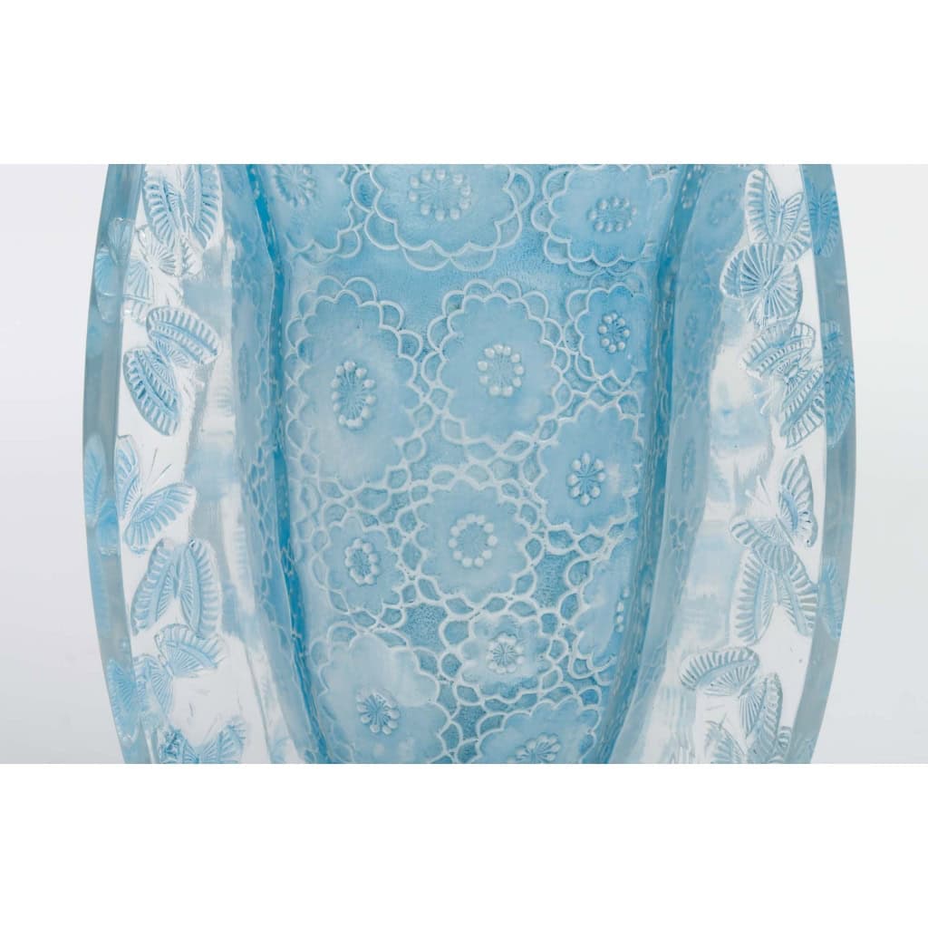 René LALIQUE (1860 – 1945) Vase « Papillons » – 1936 | Biron René LALIQUE (1860 - 1945) Vase "Papillons" - 1936
