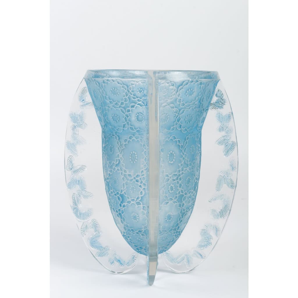 René LALIQUE (1860 – 1945) Vase « Papillons » – 1936 | Biron René LALIQUE (1860 - 1945) Vase "Papillons" - 1936