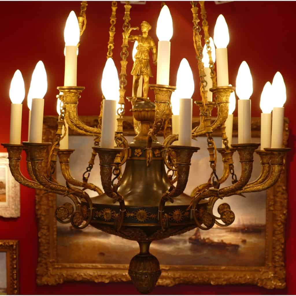 Important lustre Empire 18 lumières en bronze ciselé et doré. Travail du début 19ème siècle d’époque Empire | Biron Important lustre Empire 18 lumières en bronze ciselé et doré. Travail du début 19ème siècle d'époque Empire