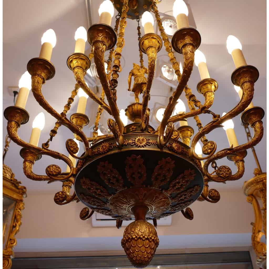 Important lustre Empire 18 lumières en bronze ciselé et doré. Travail du début 19ème siècle d’époque Empire | Biron Important lustre Empire 18 lumières en bronze ciselé et doré. Travail du début 19ème siècle d'époque Empire